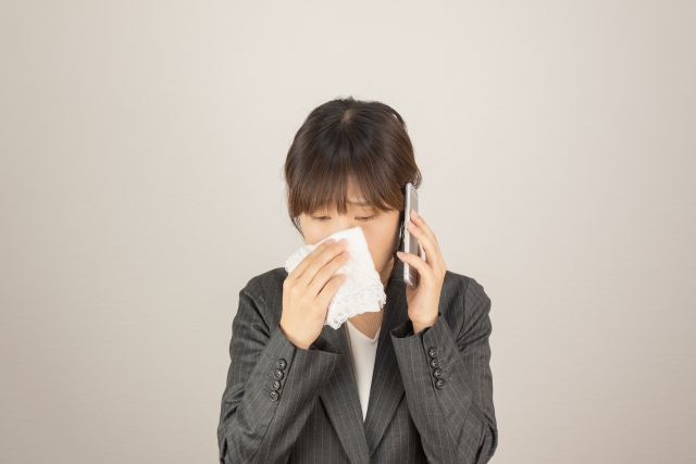 海外で身内が亡くなられた場合、外務省を通じて連絡があります。